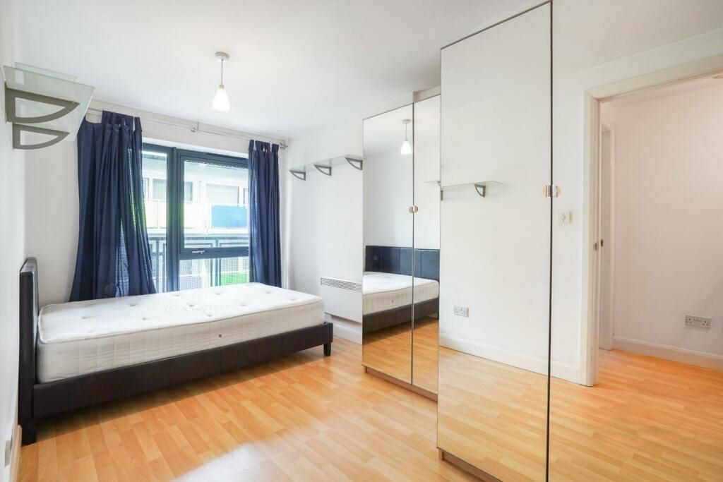 RESIDENTIAL INVESTMENT: A VACANT LEASEHOLD THIRD FLOOR APARTMENT CLOSE TO THE CITY CENTRE OFFERING A POTENTIAL INCOME OF £9,600 PER ANNUM