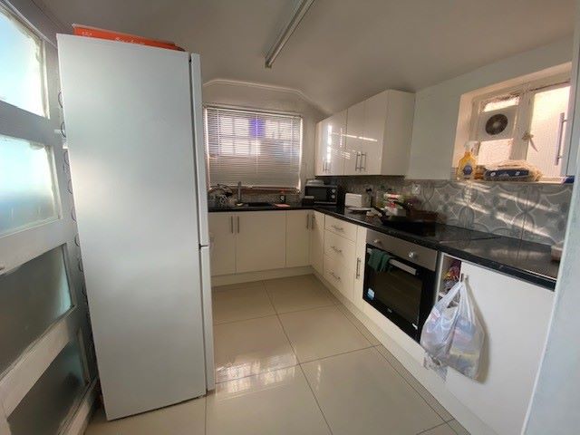 RESIDENTIAL/BUY TO LET INVESTMENT: A FREEHOLD FIVE/SIX BEDROOM HOUSE IN THE CITY CENTRE CONSIDERED TO BE A SUITABLE BUY TO LET INVESTMENT