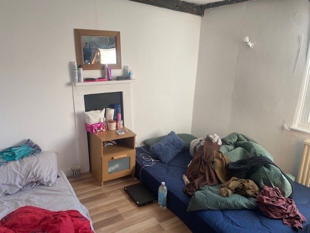 RESIDENTIAL/BUY TO LET INVESTMENT: A FREEHOLD FIVE/SIX BEDROOM HOUSE IN THE CITY CENTRE CONSIDERED TO BE A SUITABLE BUY TO LET INVESTMENT