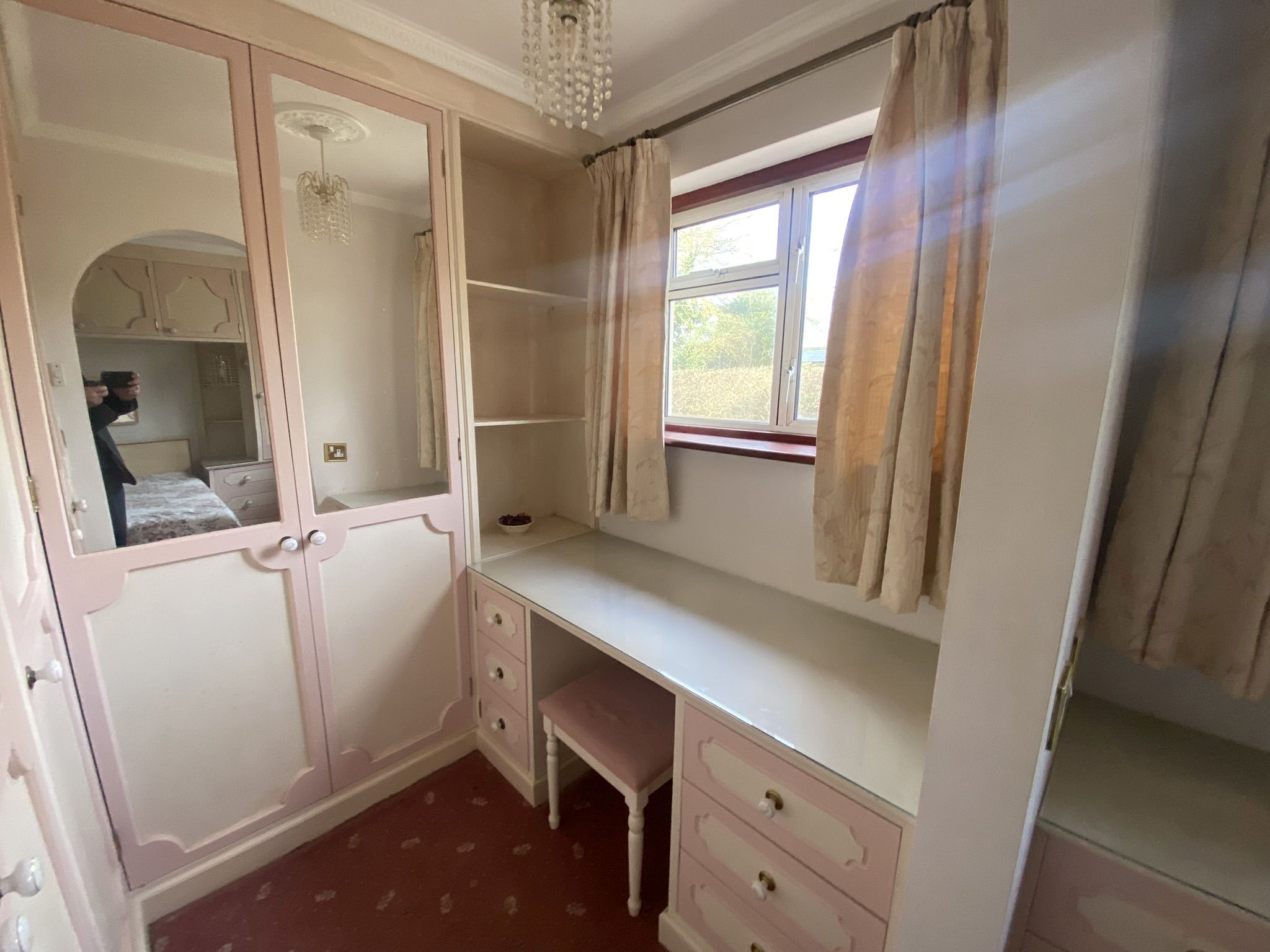 REFURBISHMENT/REDEVELOPMENT: A VACANT FREEHOLD DETACHED CHALET  IN NEED OF MODERNISATION ON A PLOT MEASURING APPROXIMATELY 0.73 ACRES 