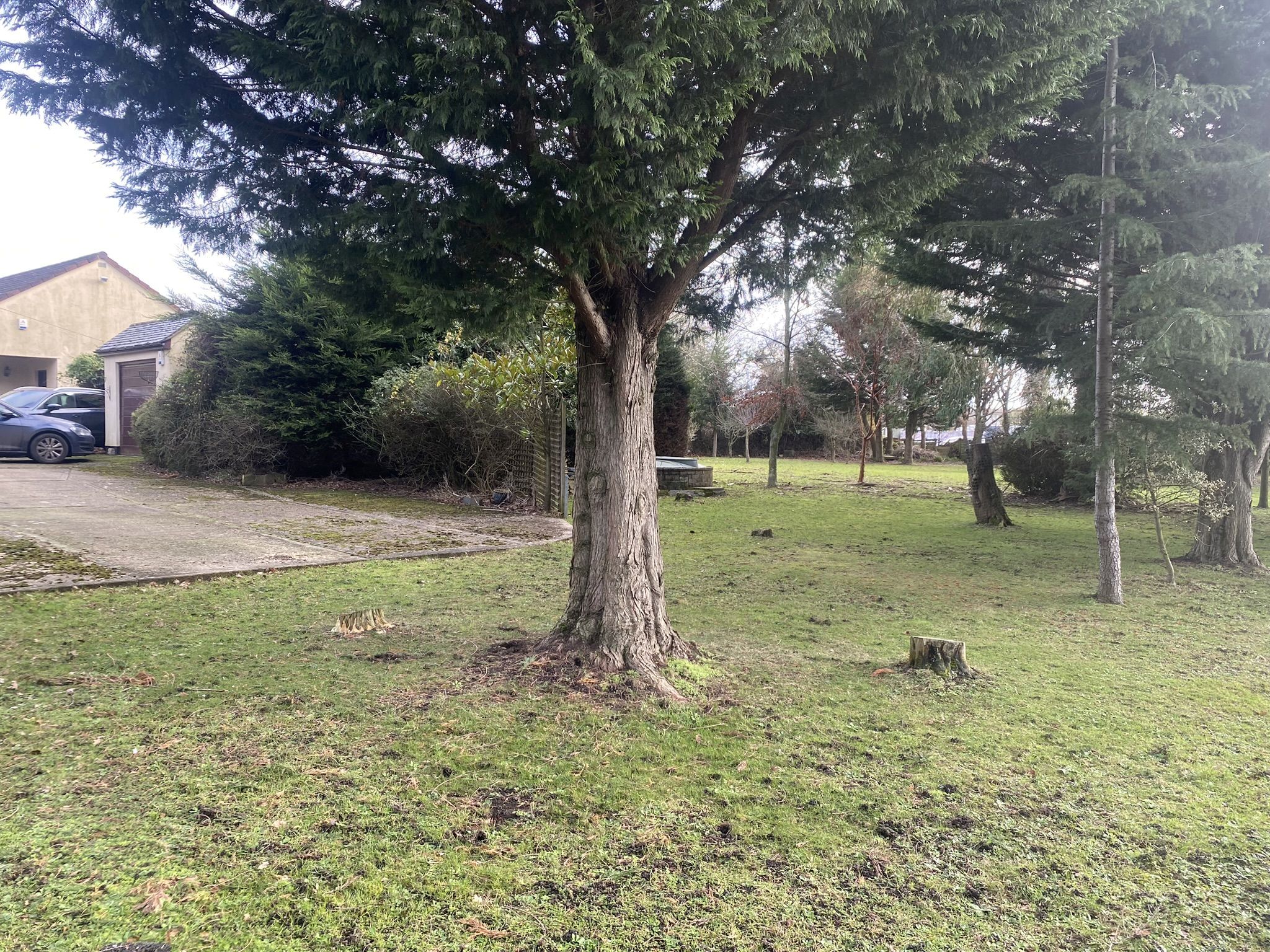 REFURBISHMENT/REDEVELOPMENT: A VACANT FREEHOLD DETACHED CHALET  IN NEED OF MODERNISATION ON A PLOT MEASURING APPROXIMATELY 0.73 ACRES 
