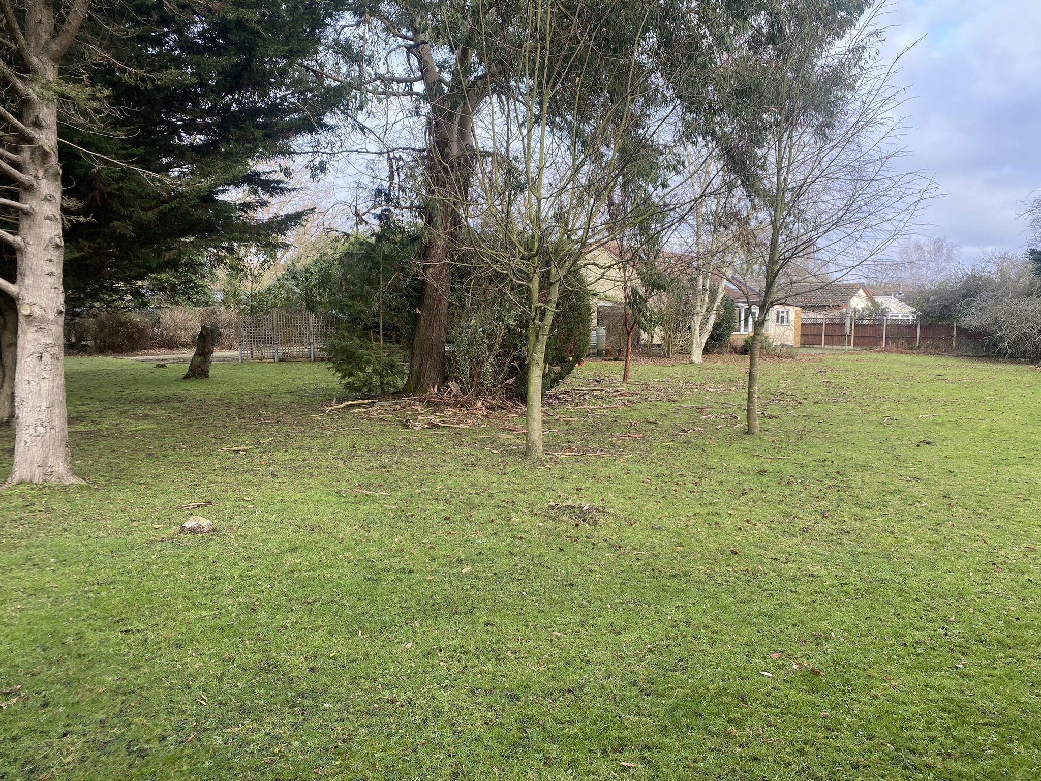 REFURBISHMENT/REDEVELOPMENT: A VACANT FREEHOLD DETACHED CHALET  IN NEED OF MODERNISATION ON A PLOT MEASURING APPROXIMATELY 0.73 ACRES 