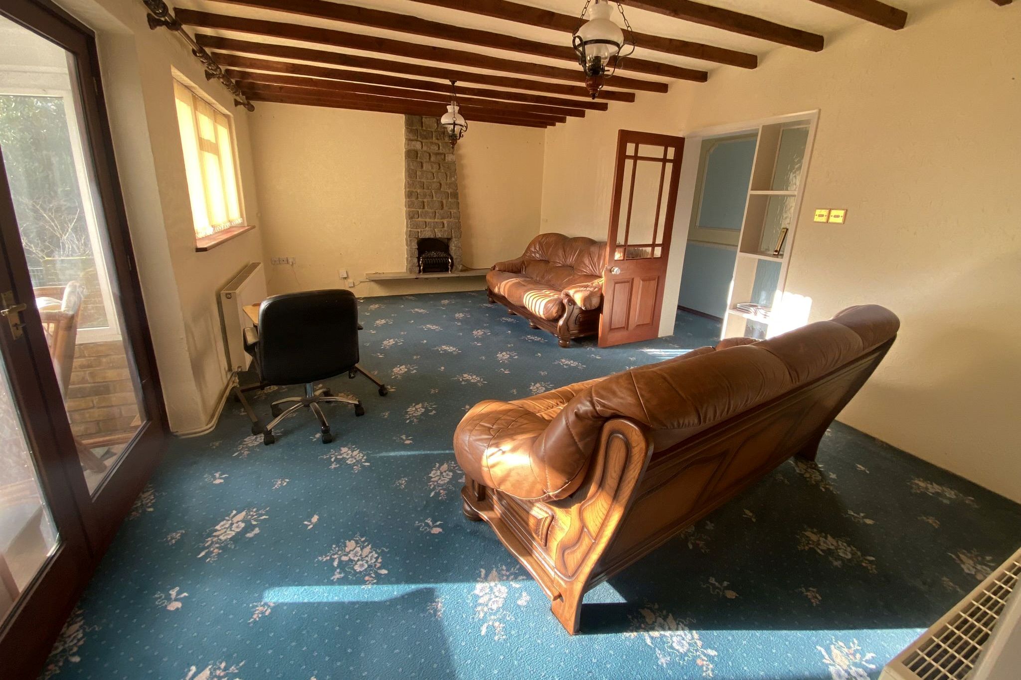 REFURBISHMENT/REDEVELOPMENT: A VACANT FREEHOLD DETACHED CHALET  IN NEED OF MODERNISATION ON A PLOT MEASURING APPROXIMATELY 0.73 ACRES 