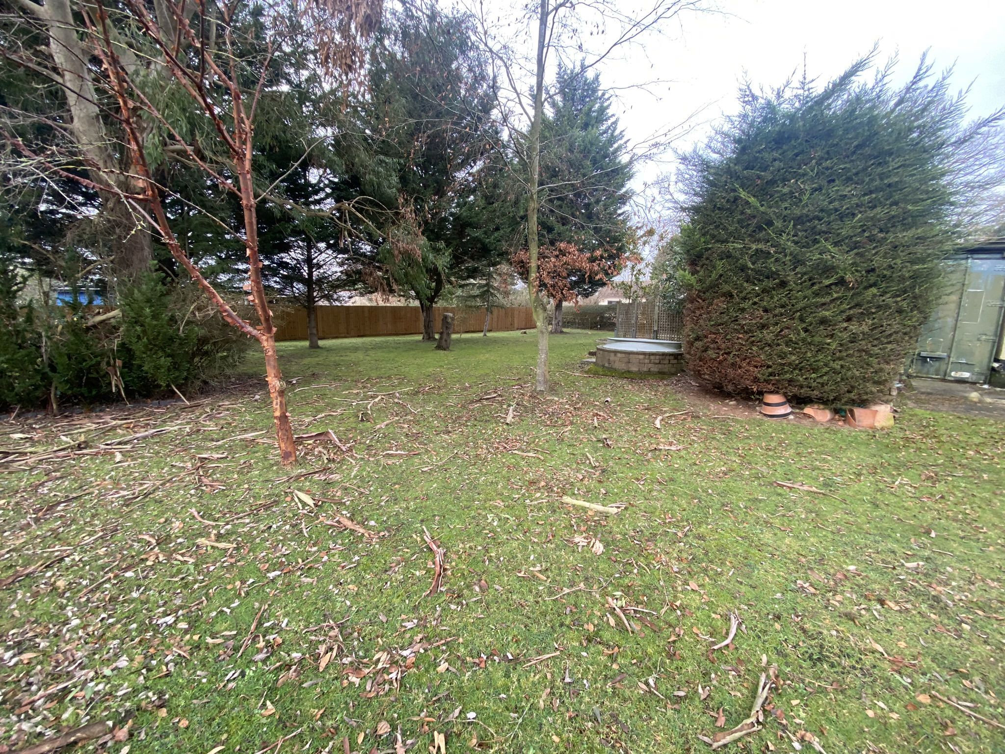 REFURBISHMENT/REDEVELOPMENT: A VACANT FREEHOLD DETACHED CHALET  IN NEED OF MODERNISATION ON A PLOT MEASURING APPROXIMATELY 0.73 ACRES 
