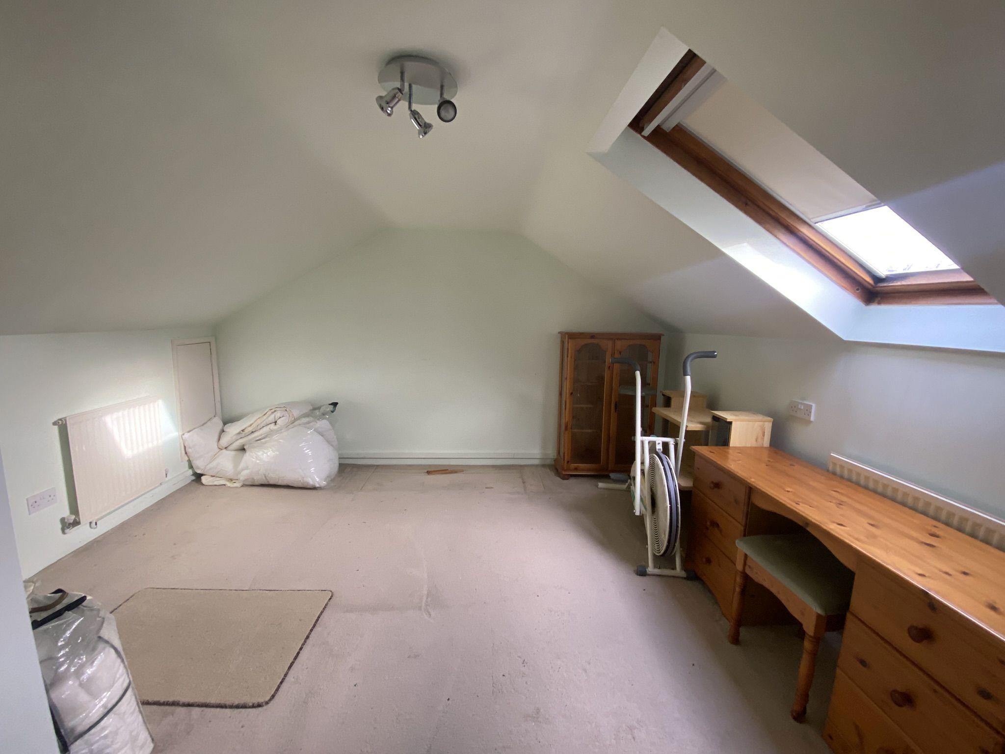 REFURBISHMENT/REDEVELOPMENT: A VACANT FREEHOLD DETACHED CHALET  IN NEED OF MODERNISATION ON A PLOT MEASURING APPROXIMATELY 0.73 ACRES 