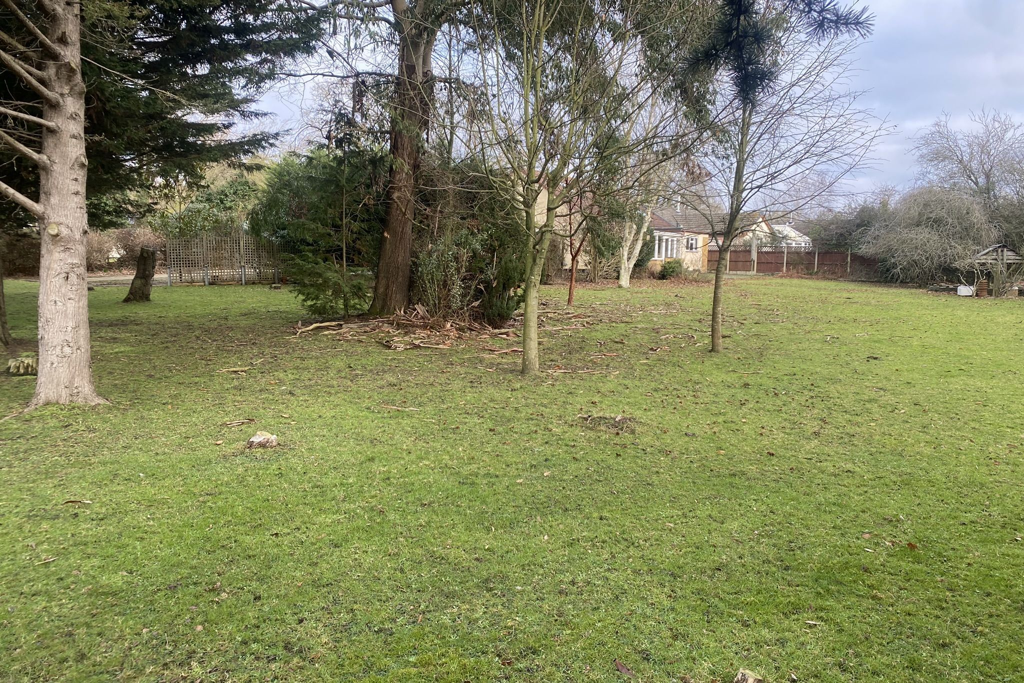 REFURBISHMENT/REDEVELOPMENT: A VACANT FREEHOLD DETACHED CHALET  IN NEED OF MODERNISATION ON A PLOT MEASURING APPROXIMATELY 0.73 ACRES 