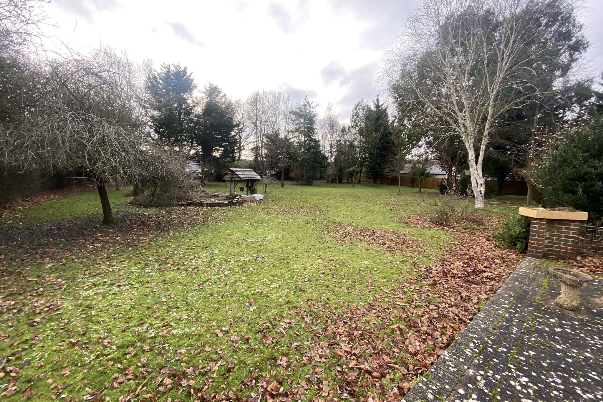 REFURBISHMENT/REDEVELOPMENT: A VACANT FREEHOLD DETACHED CHALET  IN NEED OF MODERNISATION ON A PLOT MEASURING APPROXIMATELY 0.73 ACRES 