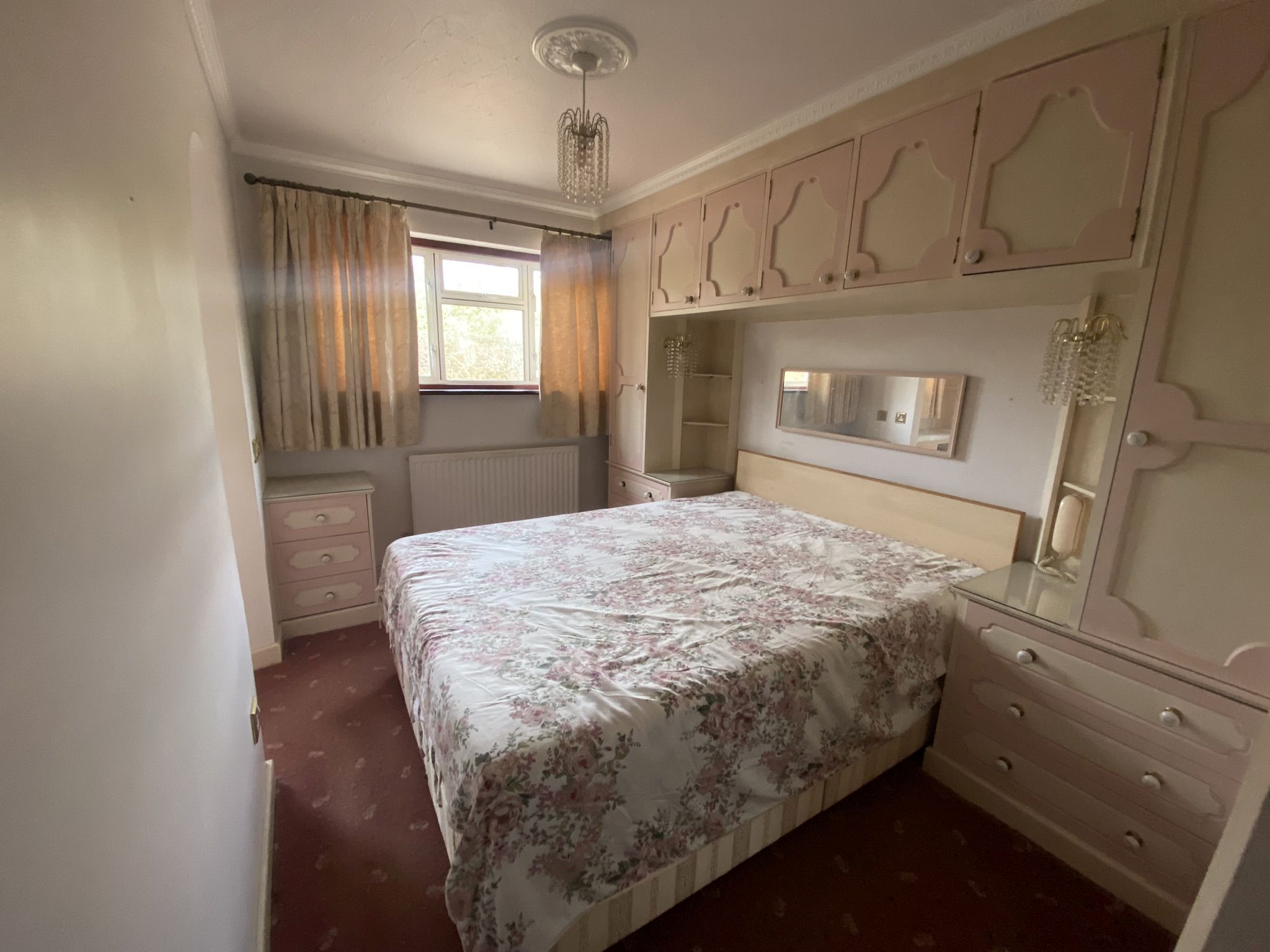 REFURBISHMENT/REDEVELOPMENT: A VACANT FREEHOLD DETACHED CHALET  IN NEED OF MODERNISATION ON A PLOT MEASURING APPROXIMATELY 0.73 ACRES 