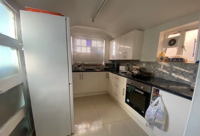 REFURBISHMENT/BUY TO LET INVESTMENT: A FREEHOLD GRADE II LISTED FIVE BEDROOM HOUSE IN THE CITY CENTRE REQUIRING SOME IMPROVEMENT