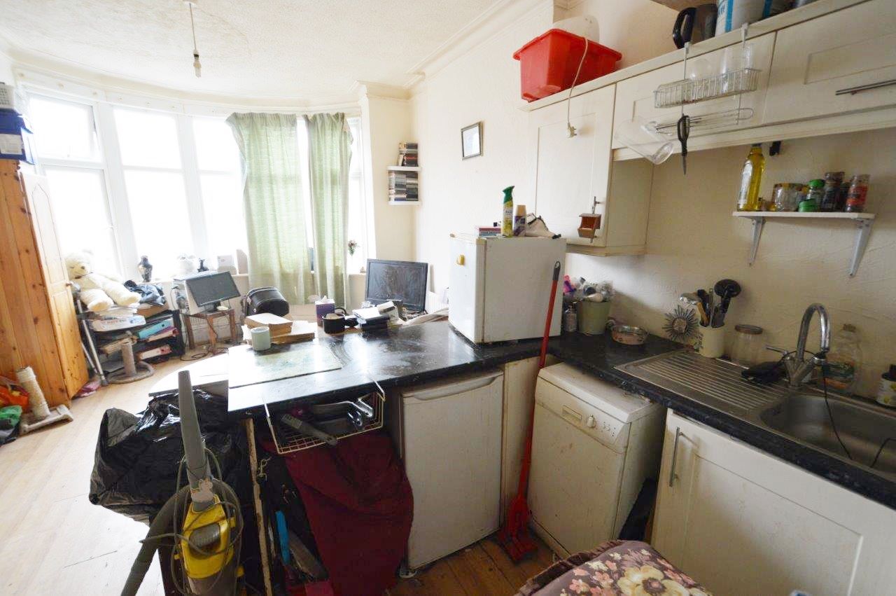 RESIDENTIAL OPPORTUNITY: IN NEED OF MODERNISATION THROUGHOUT THIS LEASEHOLD ONE BEDROOM GROUND FLOOR FLAT BENEFITS FROM OFF-ROAD PARKING 