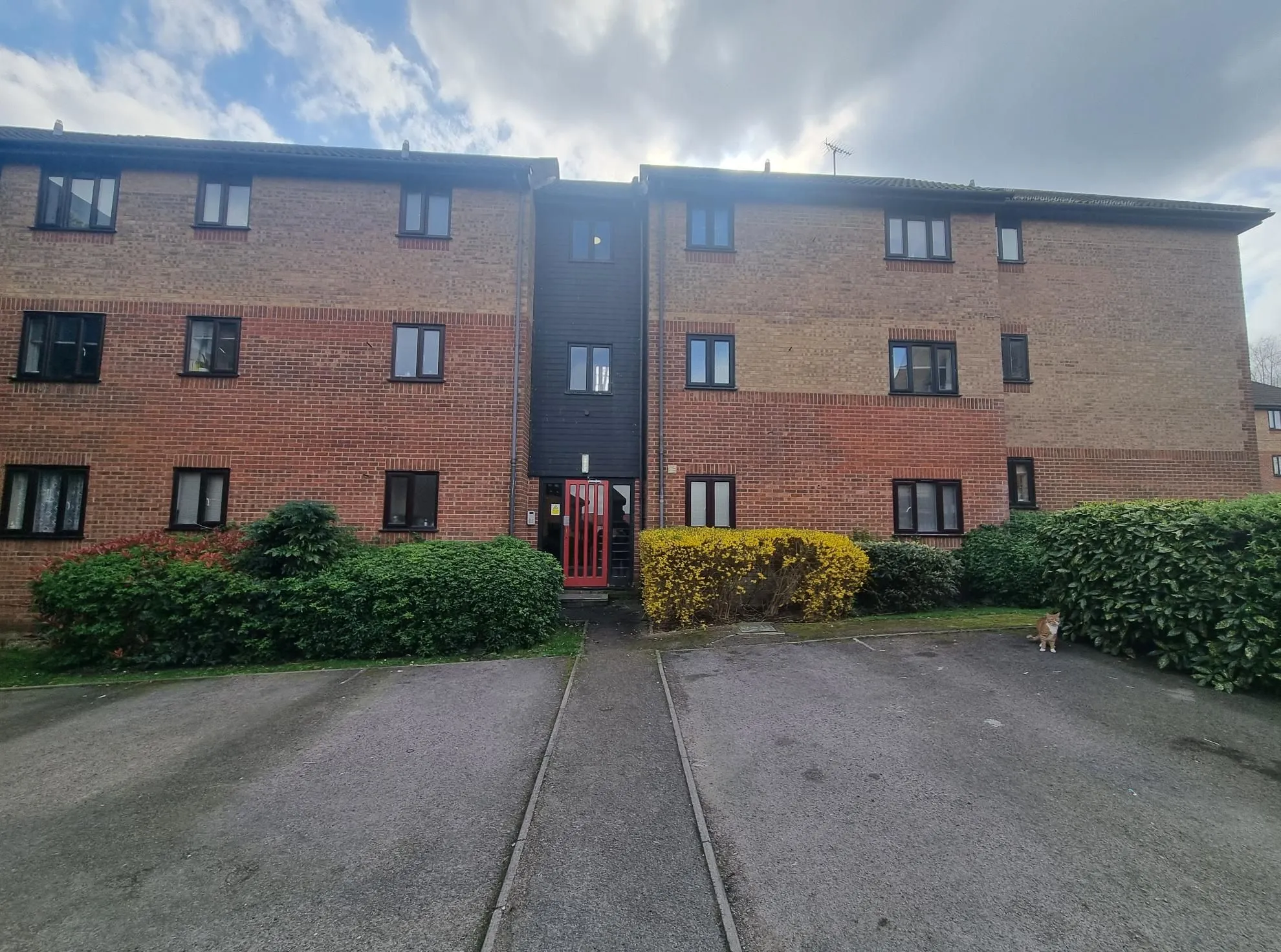 BUY TO LET INVESTMENT: A ONE BEDROOM TOP FLOOR APARTMENT CLOSE TO LAINDON STATION CURRENTLY LET PRODUCING AN ANNUAL INCOME OF £10,200