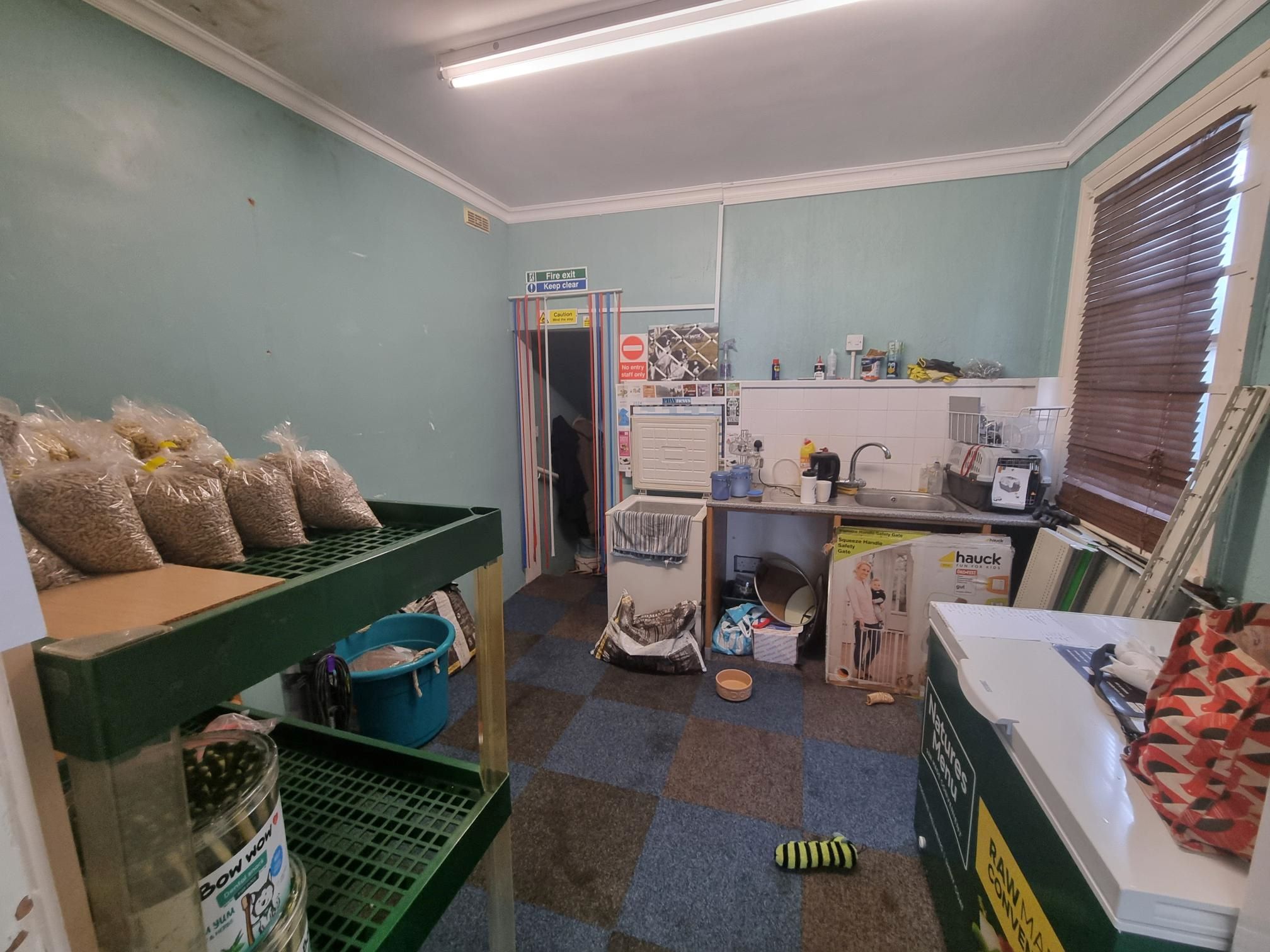 COMMERCIAL PROPERTY: A VACANT FREEHOLD SHOP LOCATED CLOSE TO THE HIGH STREET CONSIDERED TO BE AN EXCELLENT BUY TO LET INVESTMENT