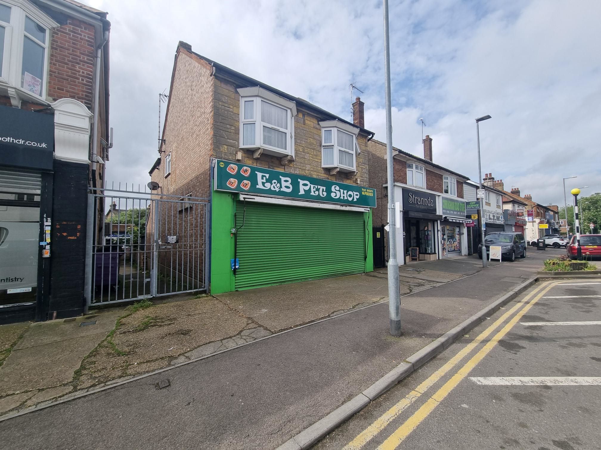 COMMERCIAL PROPERTY: A VACANT FREEHOLD SHOP LOCATED CLOSE TO THE HIGH STREET CONSIDERED TO BE AN EXCELLENT BUY TO LET INVESTMENT