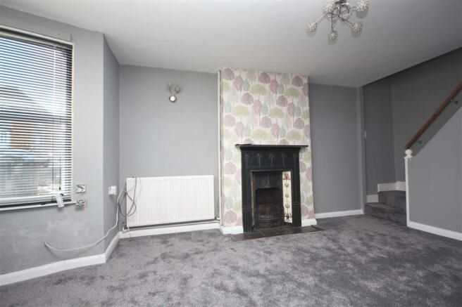 RESIDENTIAL INVESTMENT: A THREE BEDROOM HOUSE BEING SOLD WITH VACANT POSSESSION CONSIDERED TO BE IDEAL TO BUY TO LET OR FOR OWNER OCCUPATION  