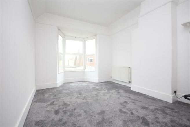 RESIDENTIAL INVESTMENT: A THREE BEDROOM HOUSE BEING SOLD WITH VACANT POSSESSION CONSIDERED TO BE IDEAL TO BUY TO LET OR FOR OWNER OCCUPATION  