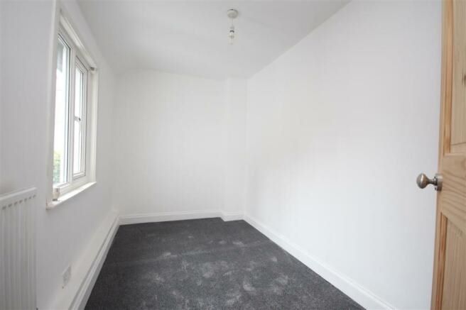 RESIDENTIAL INVESTMENT: A THREE BEDROOM HOUSE BEING SOLD WITH VACANT POSSESSION CONSIDERED TO BE IDEAL TO BUY TO LET OR FOR OWNER OCCUPATION  