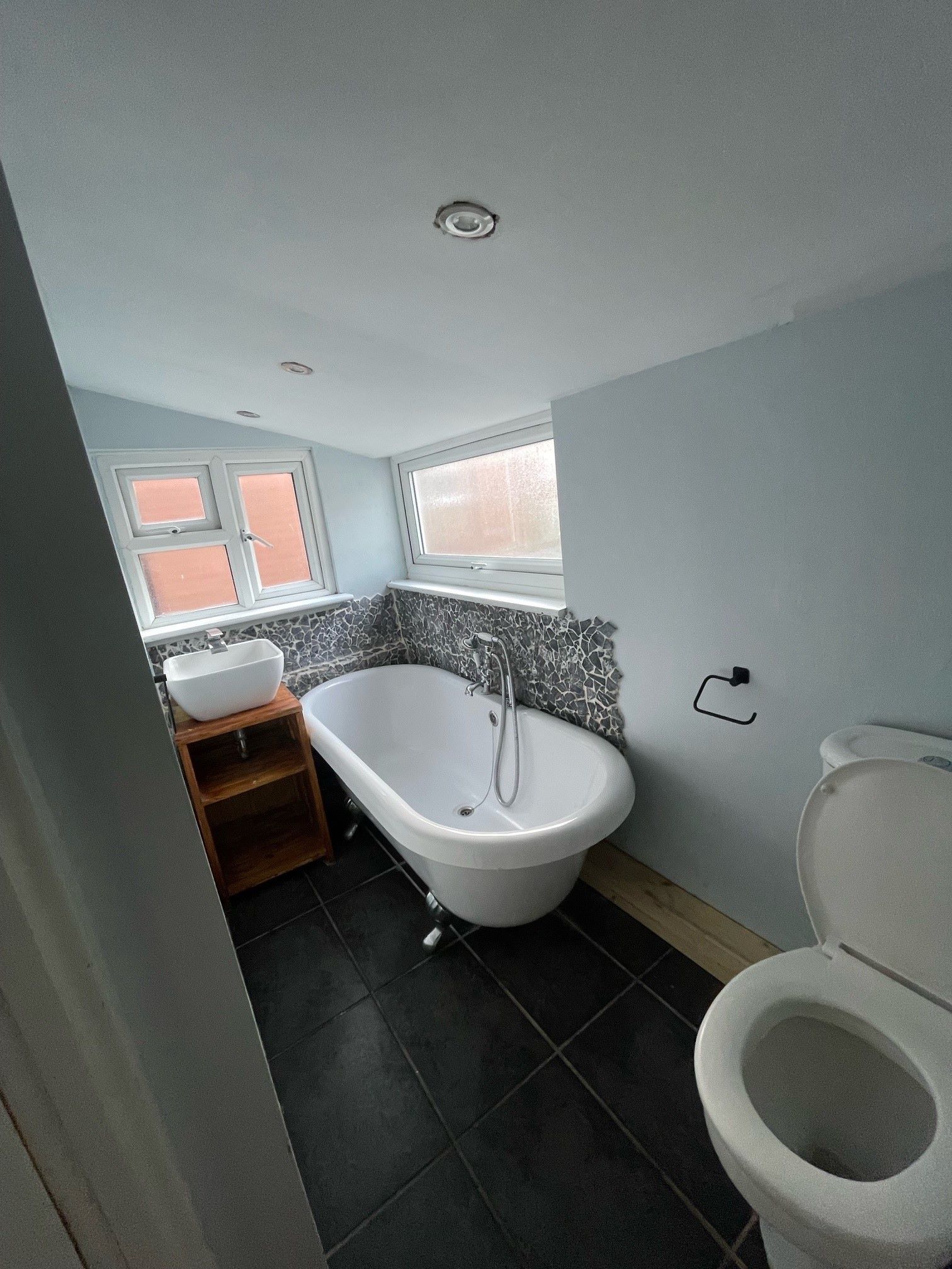 RESIDENTIAL INVESTMENT: A THREE BEDROOM HOUSE BEING SOLD WITH VACANT POSSESSION CONSIDERED TO BE IDEAL TO BUY TO LET OR FOR OWNER OCCUPATION  
