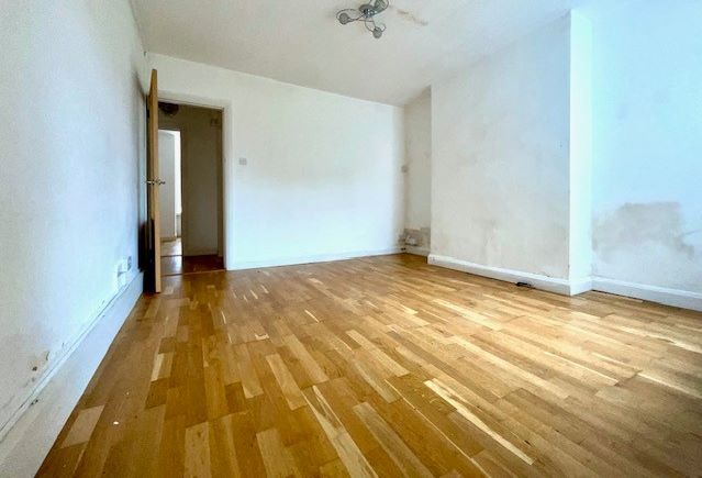 RESIDENTIAL INVESTMENT: A TWO BED GROUND FLOOR FLAT WITH RESIDENTS PARKING PLUS A LONG LEASE AND SHARED GARDEN LOCATED CLOSE TO THE RAILWAY STATION