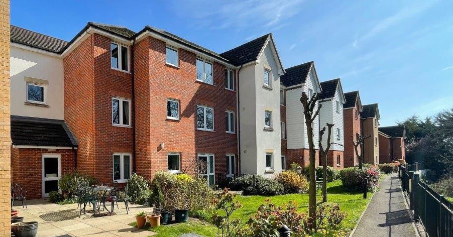 RESIDENTIAL INVESTMENT: A VACANT ONE BEDROOM SECOND FLOOR RETIREMENT APARTMENT CONSIDERED TO BE SUBSTANTIALLY BELOW CURRENT MARKET VALUE