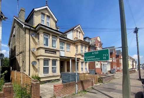 BUY TO LET INVESTMENT: A FREEHOLD BUILDING CONTAINING 5 X SELF CONTAINED FLATS, FULLY LET  WITH ANNUAL INCOME DUE TO INCREASE TO £39,408