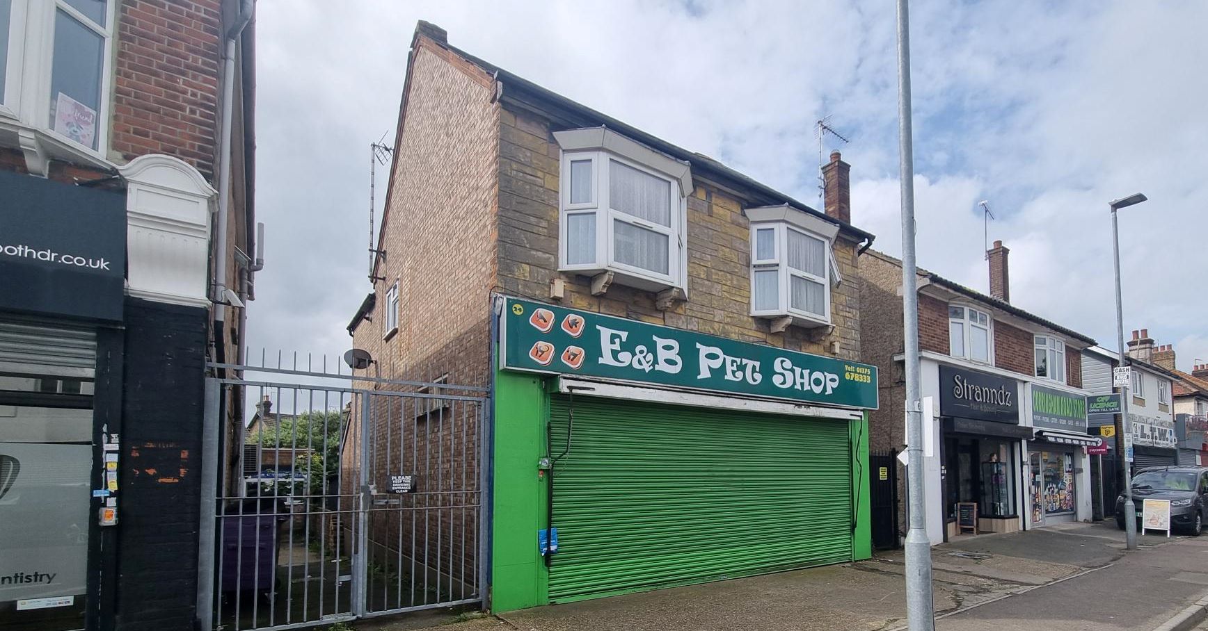 COMMERCIAL PROPERTY: A VACANT FREEHOLD LOCK UP SHOP LOCATED CLOSE TO THE HIGH STREET CONSIDERED TO BE AN EXCELLENT BUY TO LET INVESTMENT