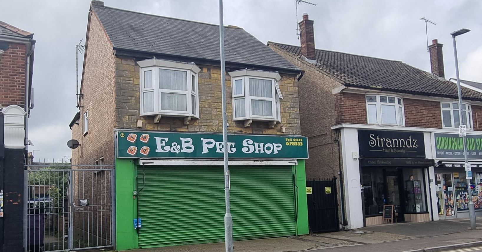 COMMERCIAL PROPERTY: A VACANT FREEHOLD LOCK UP SHOP LOCATED CLOSE TO THE HIGH STREET CONSIDERED TO BE AN EXCELLENT BUY TO LET INVESTMENT