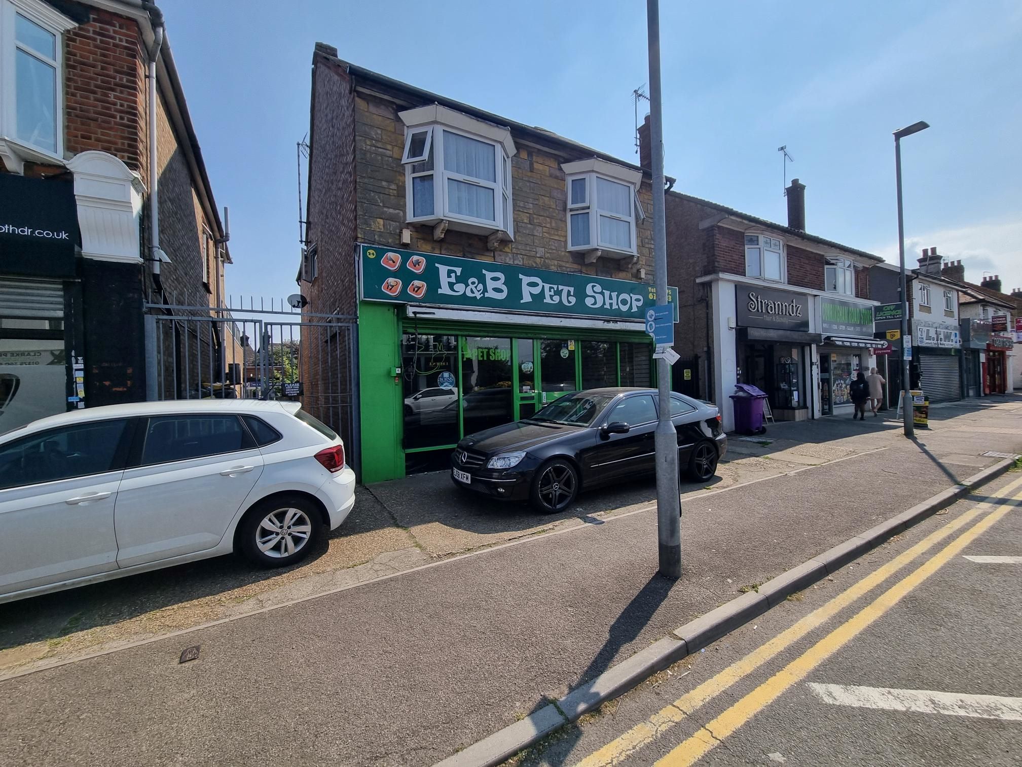 COMMERCIAL PROPERTY: A VACANT FREEHOLD LOCK UP SHOP LOCATED CLOSE TO THE HIGH STREET CONSIDERED TO BE AN EXCELLENT BUY TO LET INVESTMENT