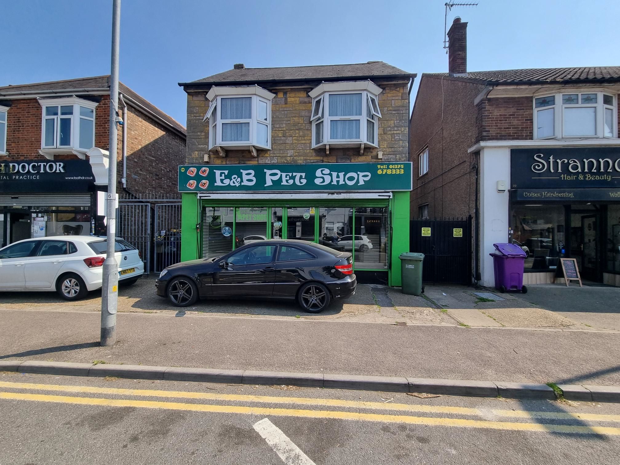 COMMERCIAL PROPERTY: A VACANT FREEHOLD LOCK UP SHOP LOCATED CLOSE TO THE HIGH STREET CONSIDERED TO BE AN EXCELLENT BUY TO LET INVESTMENT