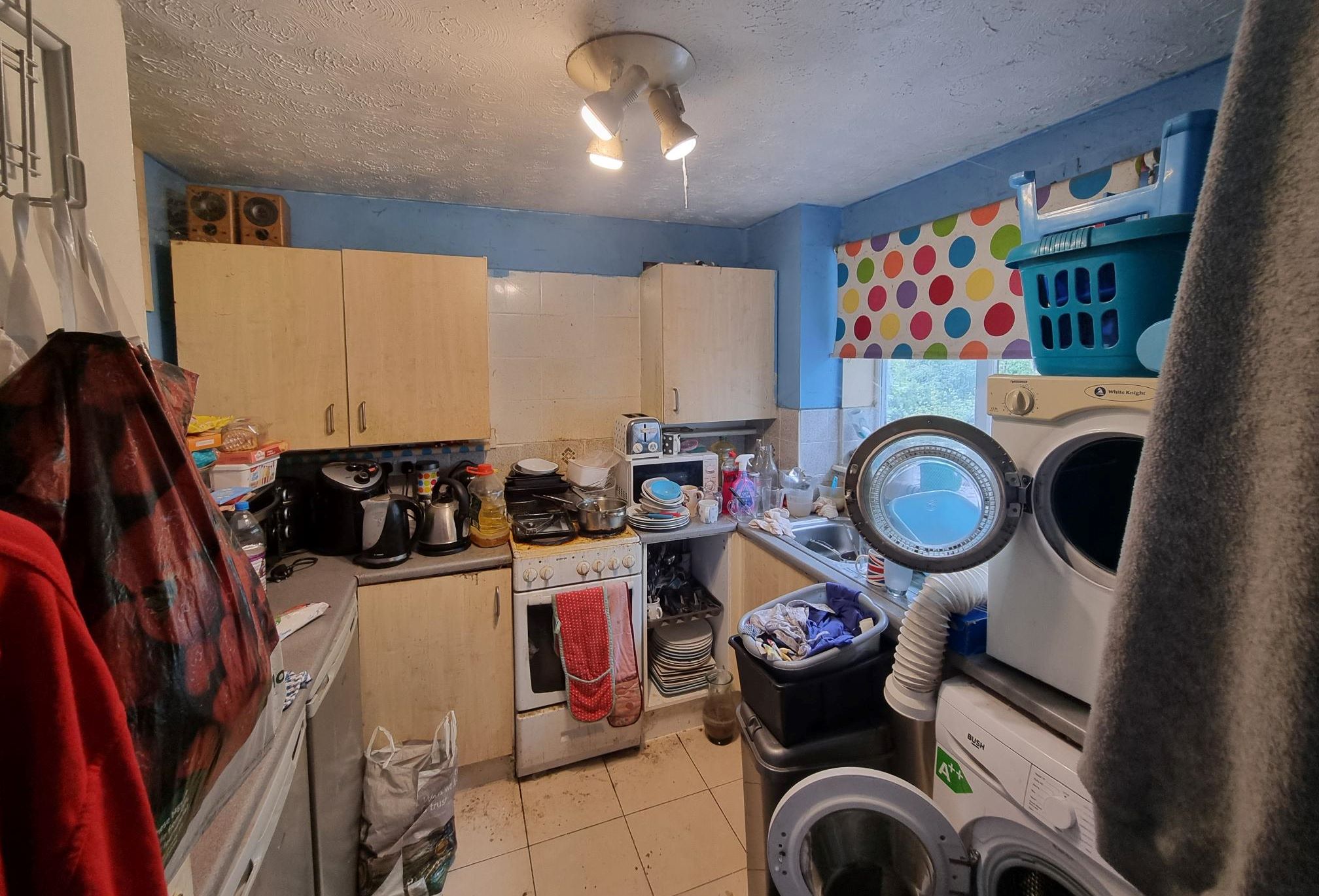 BUY TO LET INVESTMENT: A LEASEHOLD TWO BEDROOM SECOND FLOOR FLAT WITH TENANT IN OCCUPATION CURRENTLY PRODUCING AN ANNUAL INCOME OF £13,404 