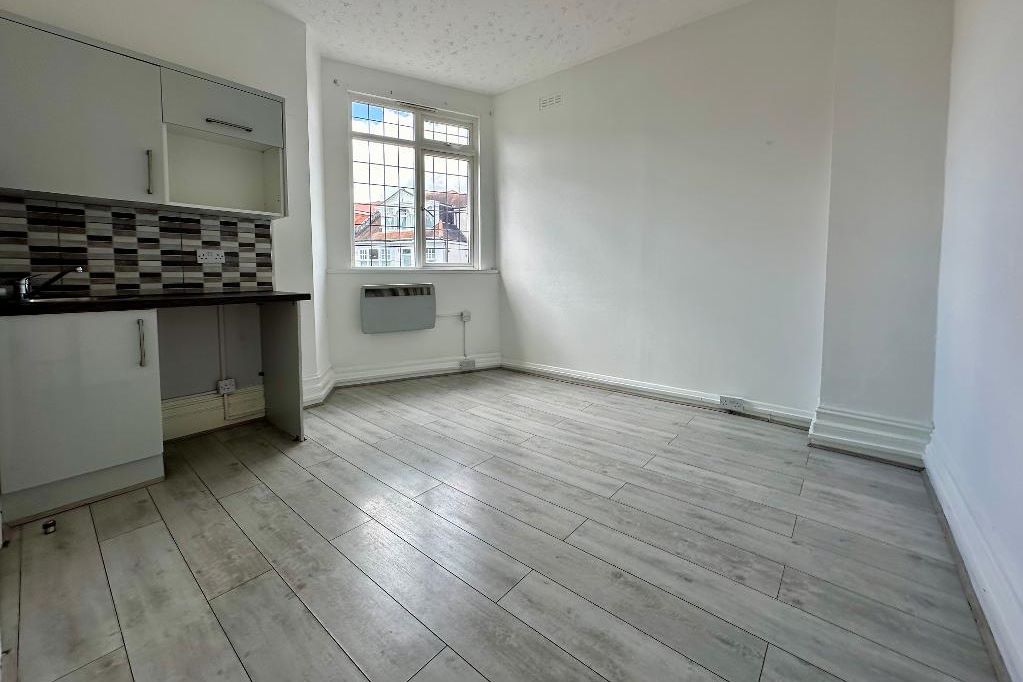 RESIDENTIAL INVESTMENT: A SUBSTANTIAL FREEHOLD BUILDING WITH CAR PARK USED AS A HOUSE OF MULTIPLE OCCUPANCY COMPRISING 9 STUDIOS AND 10 ROOMS