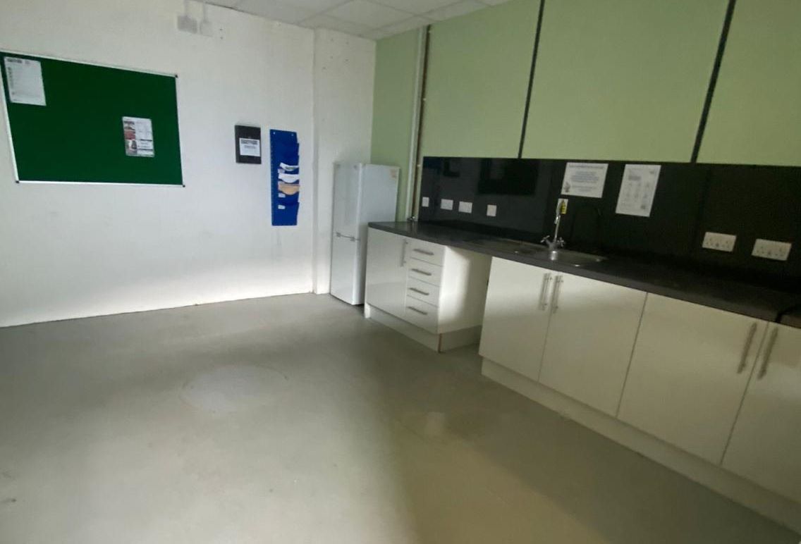 INDUSTRIAL OPPORTUNITY: A VACANT LONG LEASEHOLD PROPERTY WITH FORECOURT PARKING BELIEVED TO HAVE A POTENTIAL RENTAL INCOME OF £25,000 PER ANNUM 