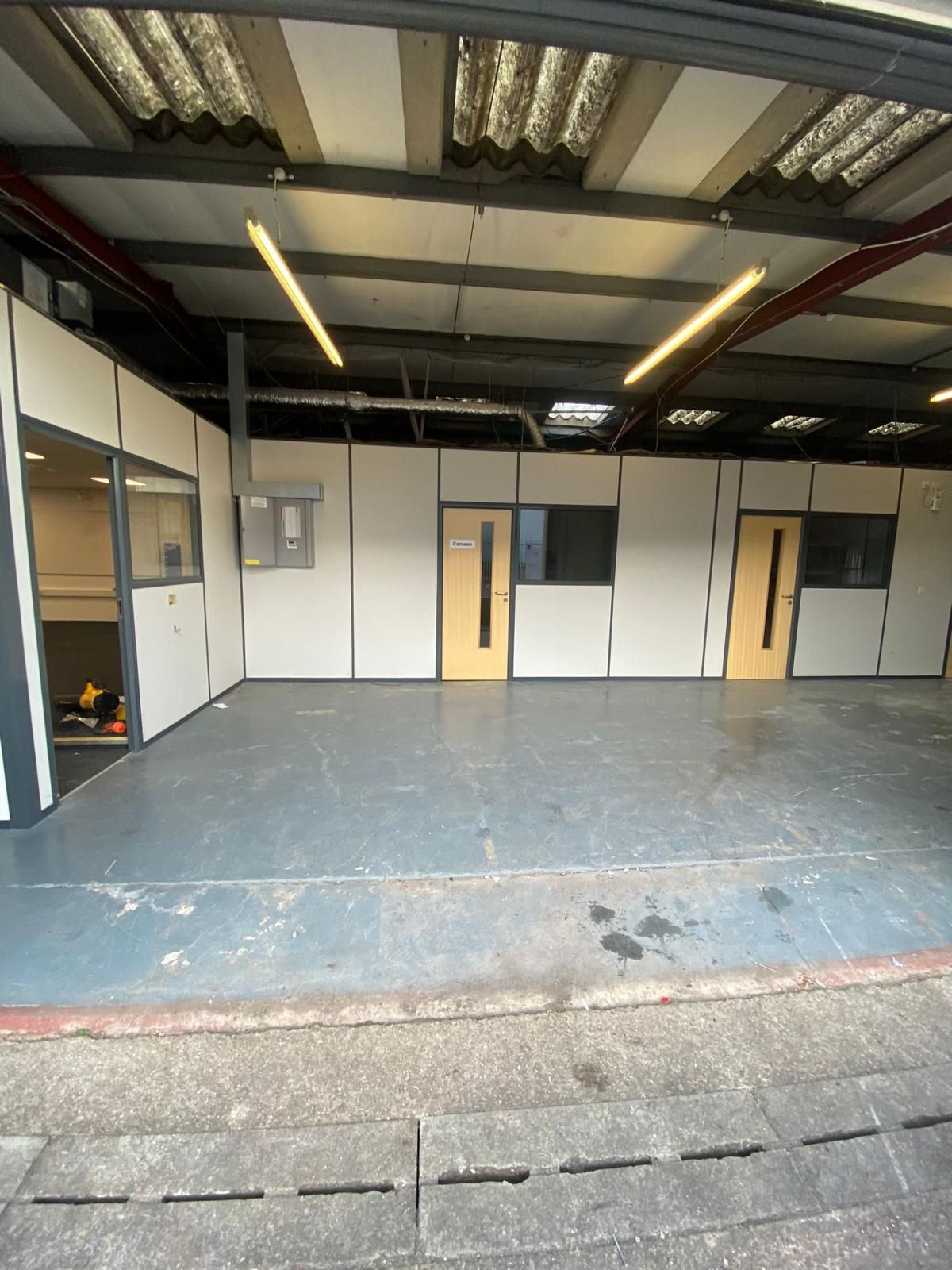 INDUSTRIAL OPPORTUNITY: A VACANT LONG LEASEHOLD PROPERTY WITH FORECOURT PARKING BELIEVED TO HAVE A POTENTIAL RENTAL INCOME OF £25,000 PER ANNUM 