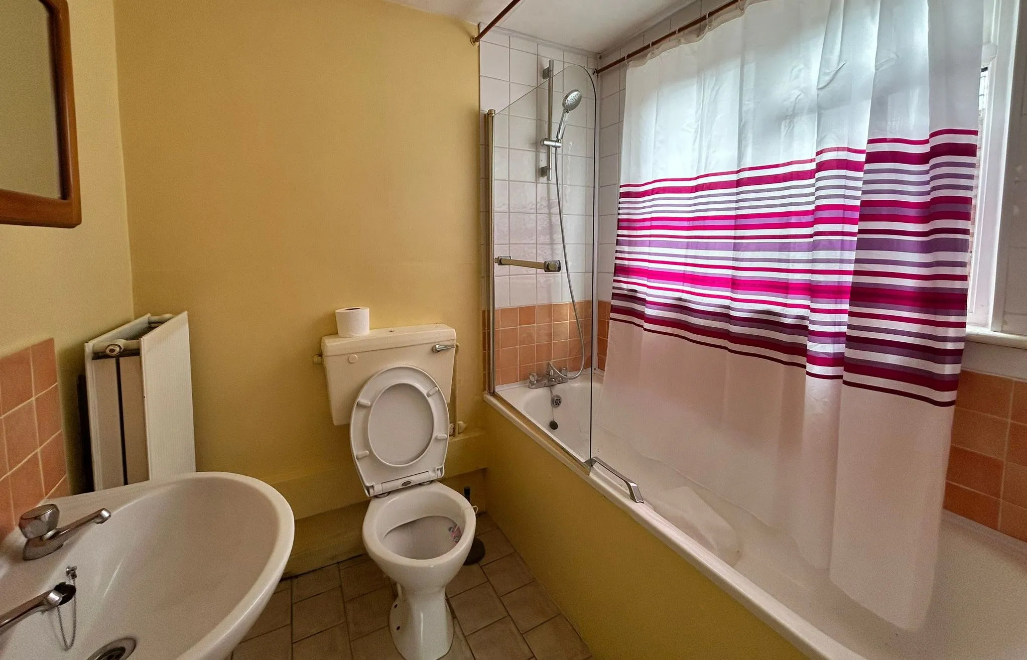 REFURBISHMENT OPPORTUNITY: A TWO BEDROOM VACANT FREEHOLD COTTAGE IN POPULAR VILLAGE LOCATION IN NEED OF SOME COSMETIC REFURBISHMENT