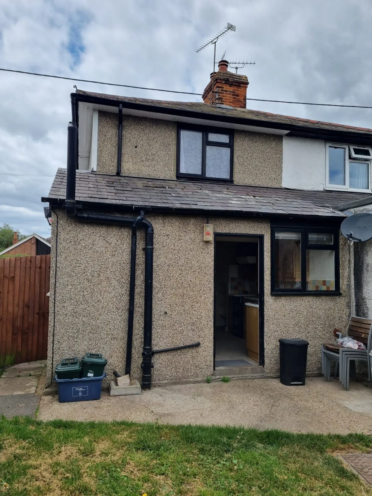 REFURBISHMENT OPPORTUNITY: A TWO BEDROOM VACANT FREEHOLD COTTAGE IN POPULAR VILLAGE LOCATION IN NEED OF SOME COSMETIC REFURBISHMENT