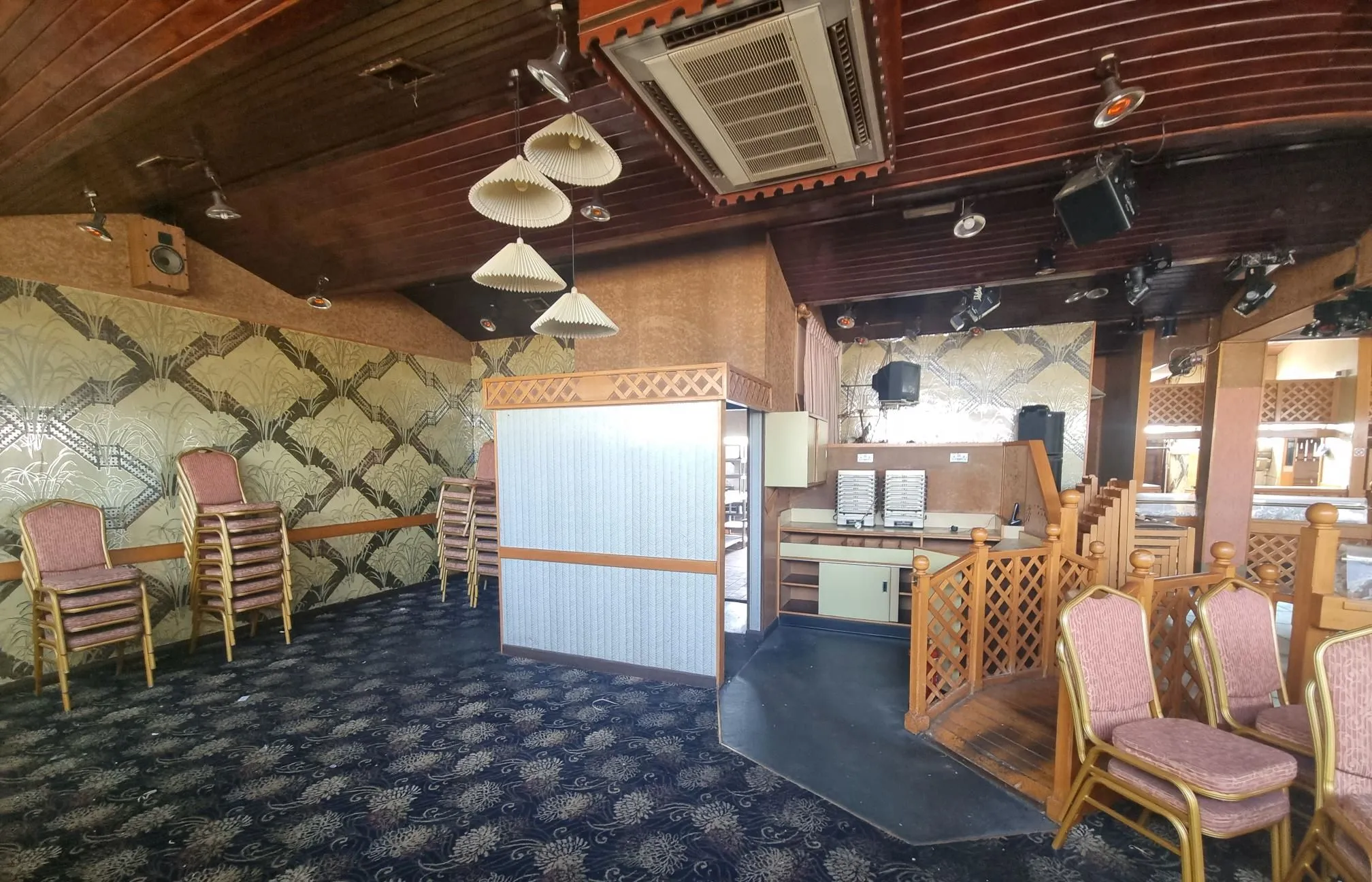COMMERCIAL INVESTMENT: A VACANT LEASEHOLD FIRST FLOOR FORMER CHINESE RESTAURANT  LOCATED IN STANFORD LE HOPE TOWN CENTRE MEASURING 2,225 SQ. FT