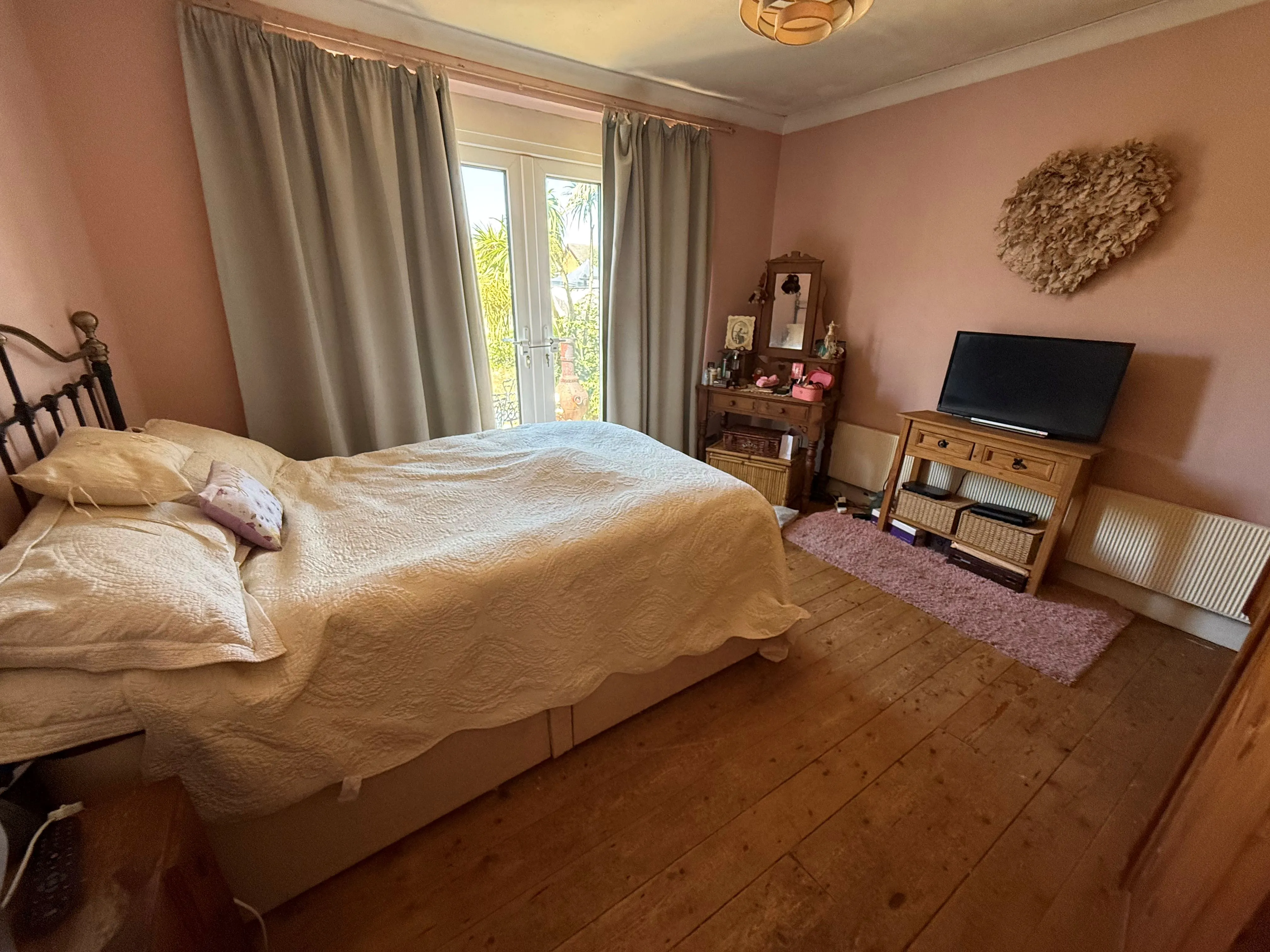 REFURBISHMENT OPPORTUNITY: A FREEHOLD DETACHED BUNGALOW ON A CORNER PLOT WITH POTENTIAL FOR IMPROVEMENT/EXTENSION SUBJECT TO PLANNING