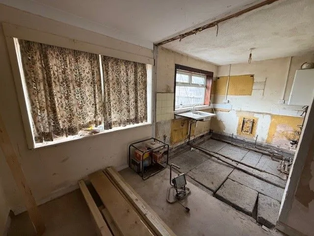 RE-DEVELOPMENT OPPORTUNITY: A VACANT FREEHOLD DETACHED SINGLE BRICK BUILT BUNGALOW IN SHELL LIKE CONDITION OFFERING POTENTIAL FOR REDEVELOPMENT 