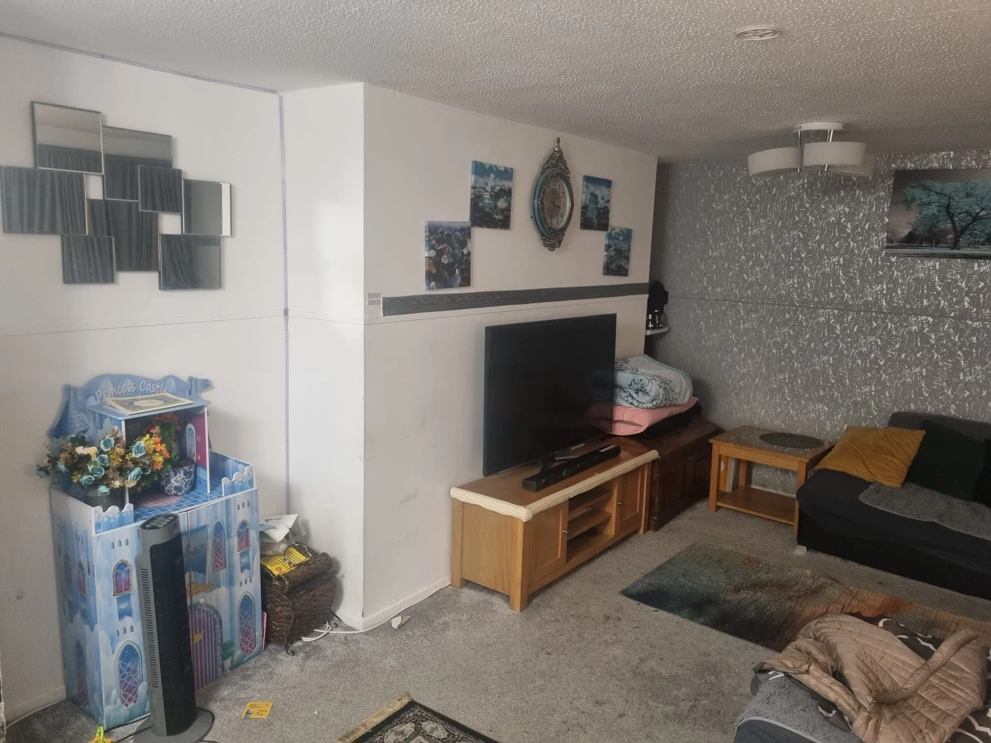 BUY TO LET INVESTMENT: A FOUR BEDROOM MAISONETTE WITH GARDEN AND CLOSE TO TRAIN STATION PRODUCING AN ANNUAL INCOME OF  £20,400.