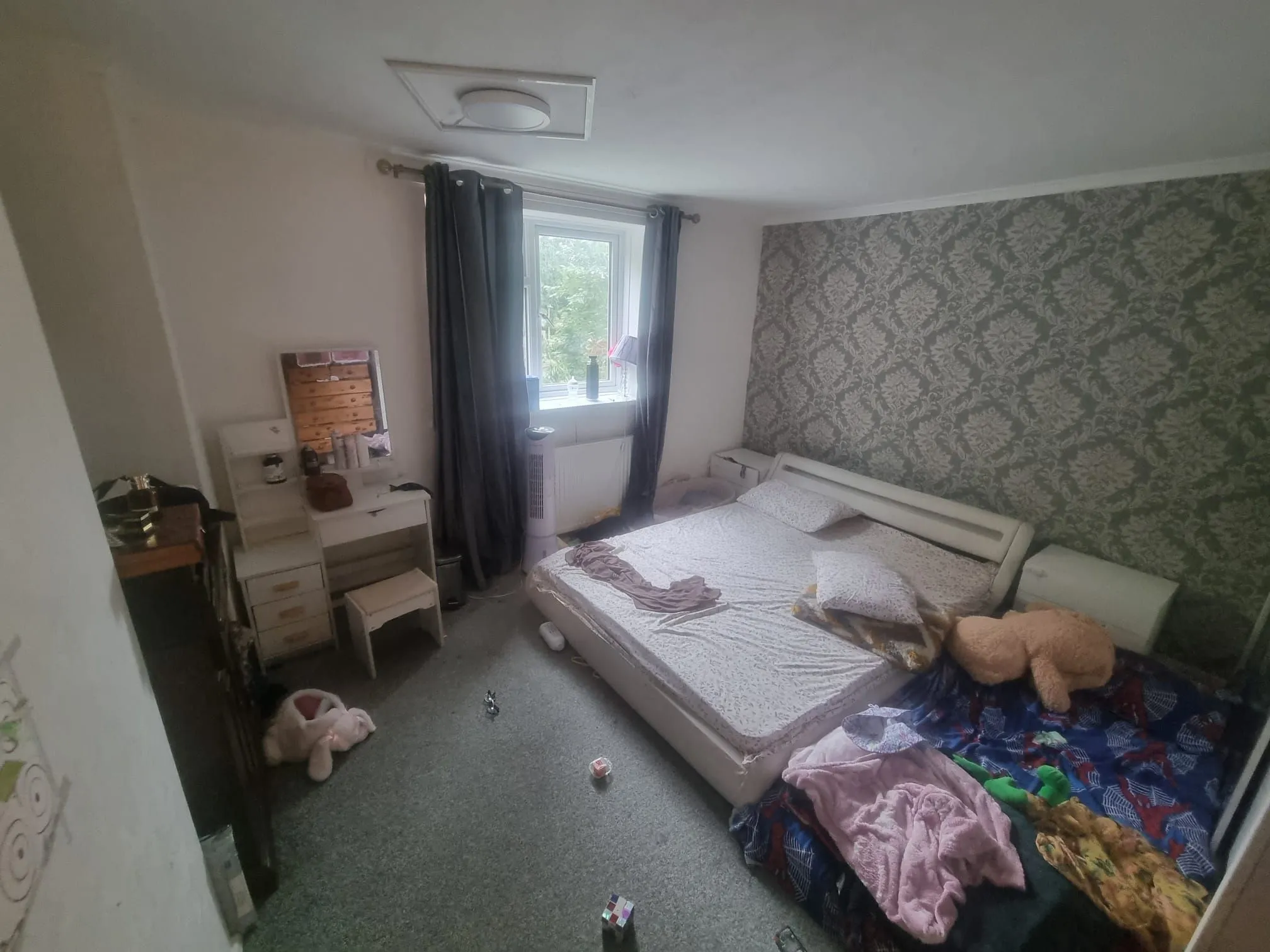 BUY TO LET INVESTMENT: A FOUR BEDROOM MAISONETTE WITH GARDEN AND CLOSE TO TRAIN STATION PRODUCING AN ANNUAL INCOME OF  £20,400.