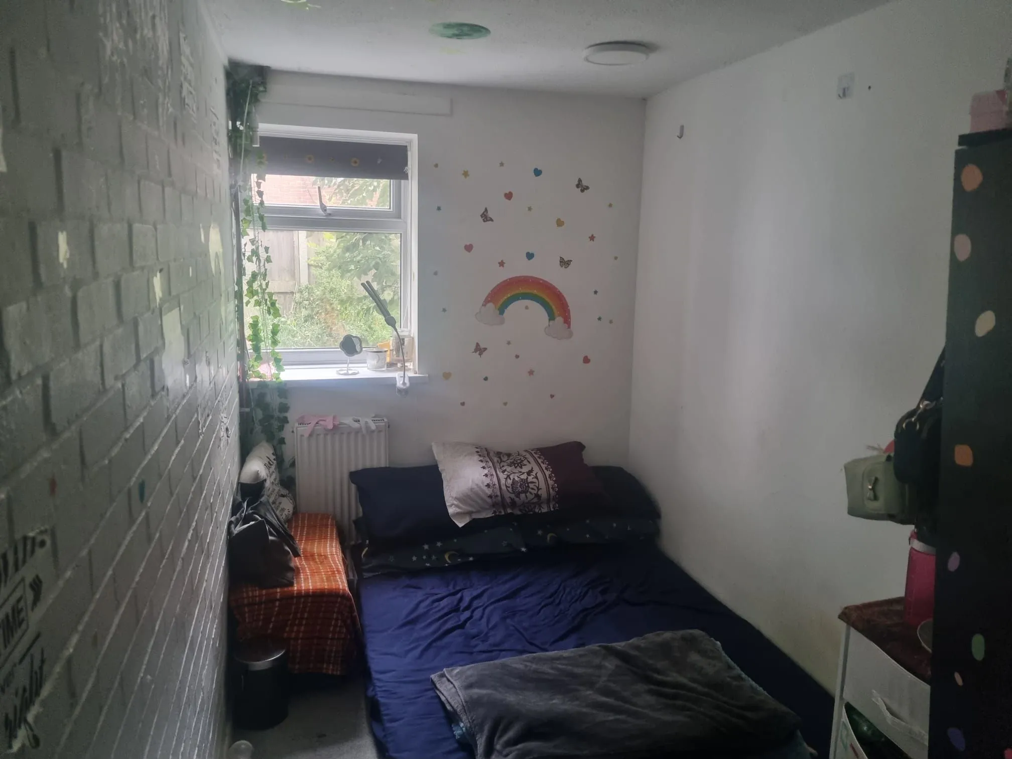 BUY TO LET INVESTMENT: A FOUR BEDROOM MAISONETTE WITH GARDEN AND CLOSE TO TRAIN STATION PRODUCING AN ANNUAL INCOME OF  £20,400.