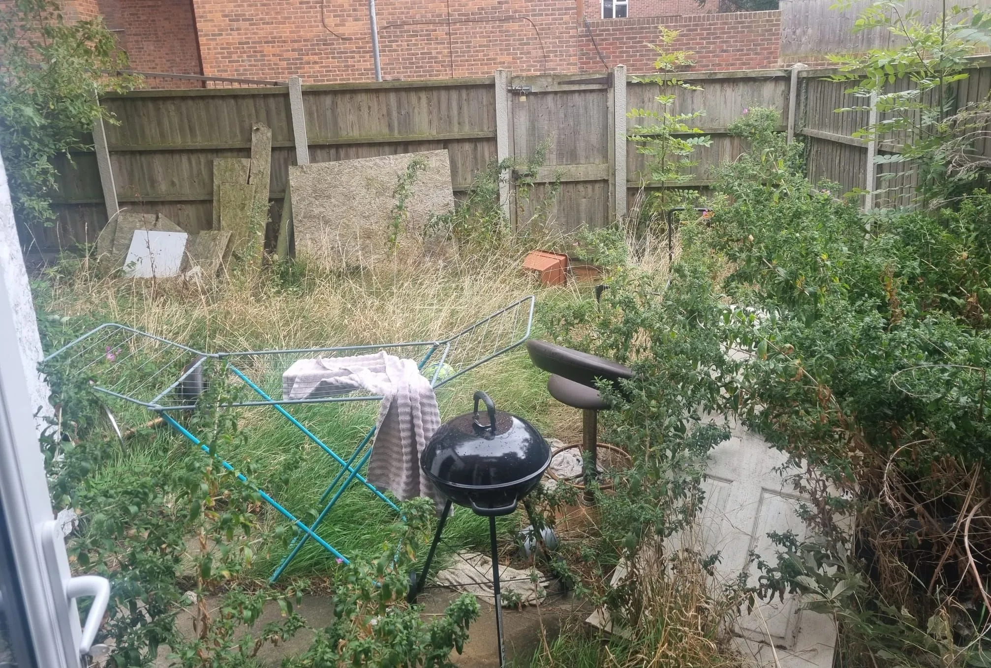 BUY TO LET INVESTMENT: A FOUR BEDROOM MAISONETTE WITH GARDEN AND CLOSE TO TRAIN STATION PRODUCING AN ANNUAL INCOME OF  £20,400.