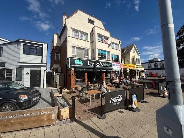MIXED USE INVESTMENT: A FREEHOLD BUILDING FULLY LET AND PRODUCING AN ANNUAL INCOME OF AROUND £48,000. A YIELD OF AROUND 12% OF THE GUIDE PRICE  