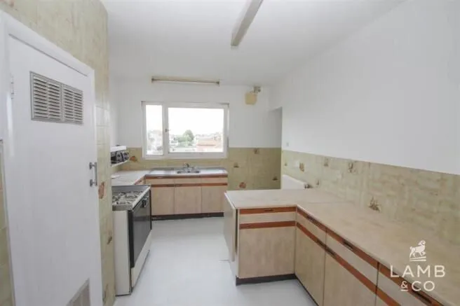 MIXED USE INVESTMENT: A FREEHOLD BUILDING FULLY LET AND PRODUCING AN ANNUAL INCOME OF AROUND £48,000. A YIELD OF AROUND 12% OF THE GUIDE PRICE  