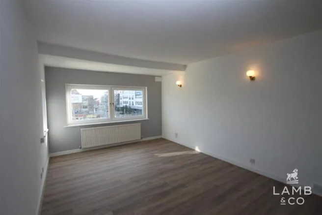 MIXED USE INVESTMENT: A FREEHOLD BUILDING FULLY LET AND PRODUCING AN ANNUAL INCOME OF AROUND £48,000. A YIELD OF AROUND 12% OF THE GUIDE PRICE  