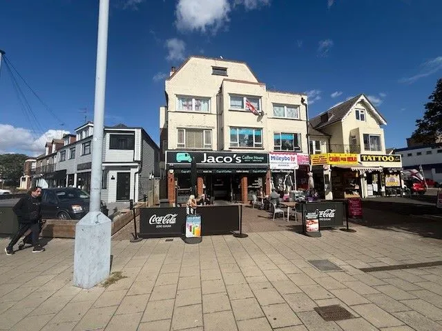 MIXED USE INVESTMENT: A FREEHOLD BUILDING FULLY LET AND PRODUCING AN ANNUAL INCOME OF AROUND £48,000. A YIELD OF AROUND 12% OF THE GUIDE PRICE  