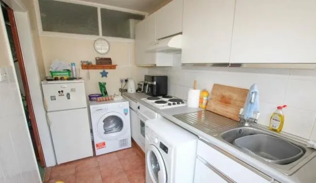 RESIDENTIAL: A VACANT LEASEHOLD ONE BEDROOM GROUND FLOOR MAISONETTE BENEFITING FROM ITS OWN DRIVEWAY, GARAGE AND COURTYARD GARDEN.