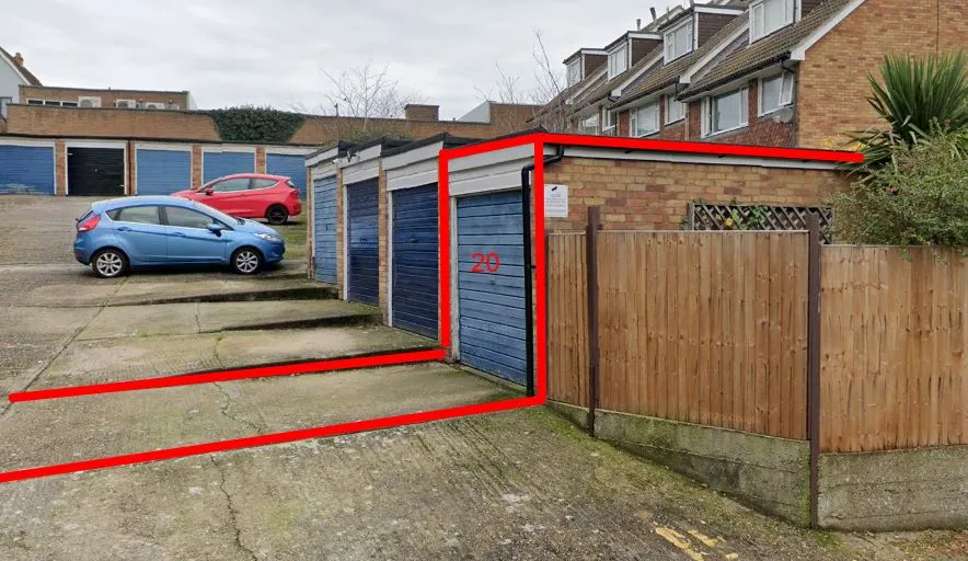 RESIDENTIAL: A VACANT LEASEHOLD ONE BEDROOM GROUND FLOOR MAISONETTE BENEFITING FROM ITS OWN DRIVEWAY, GARAGE AND COURTYARD GARDEN.