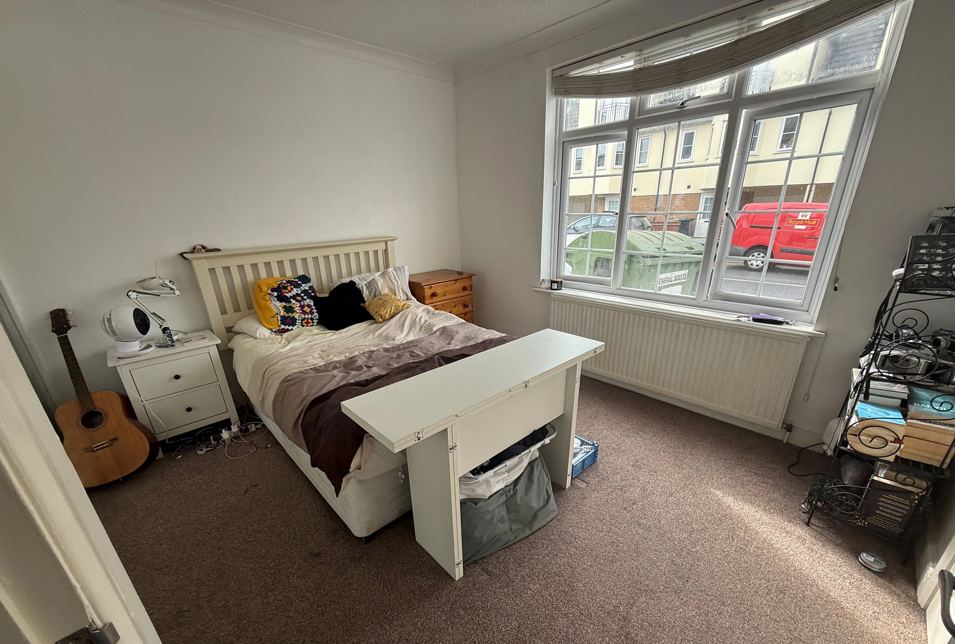 BUY TO LET INVESTMENT: ONE BEDROOM GROUND FLOOR APARTMENT LOCATED CLOSE TO LEIGH BROADWAY CURRENTLY LET ON AN ASSURED SHORTHOLD TENANCY.