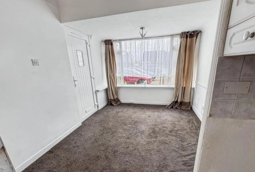 RESIDENTIAL INVESTMENT: A WELL PRESENTED VACANT GROUND FLOOR PURPOSE BUILT LEASEHOLD FLAT WITH COMMUNAL GARDEN AND ALLOCATED PARKING