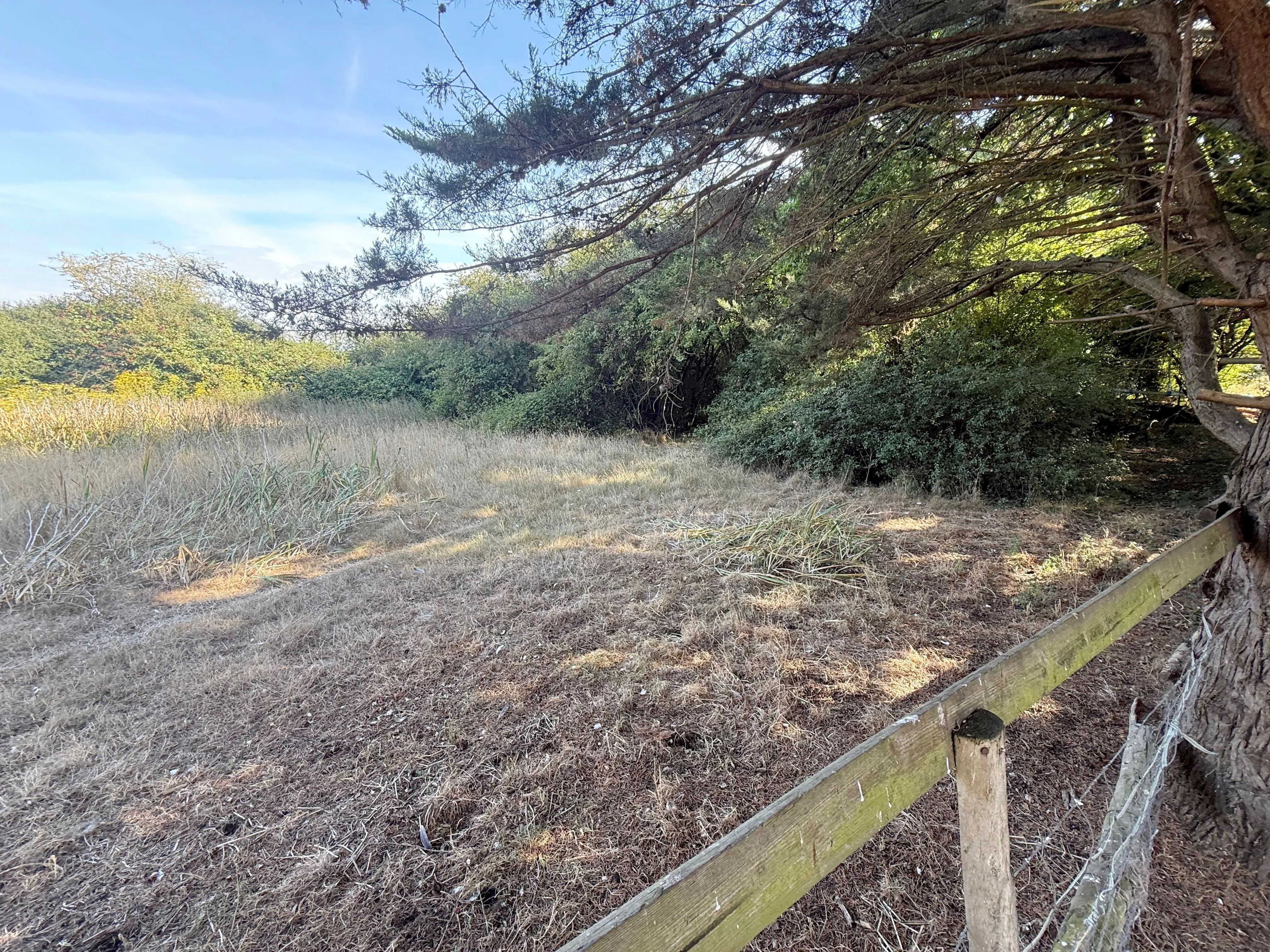 DEVELOPMENT POTENTIAL:  VACANT FREEHOLD 3 BEDROOM DETACHED HOUSE WITH 3 STABLES ON A 0.87 ACRE GREEN BELT PLOT OFFERS SCOPE FOR REDEVELOPMENT. 